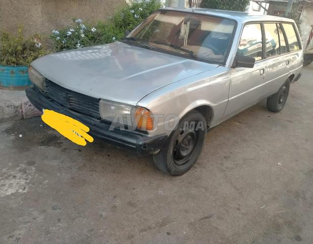 Peugeot 305 en bon état - 2
