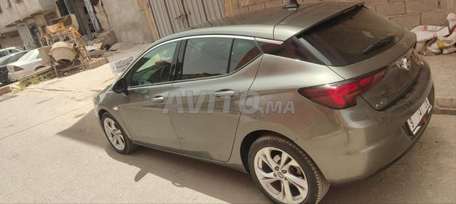 Opel Astra Diesel Automatique 2020 à Marrakech - 2