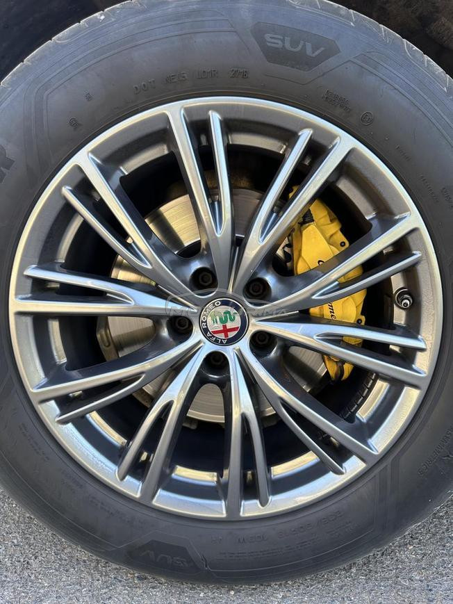 ALFA ROMÉO STELVIO 