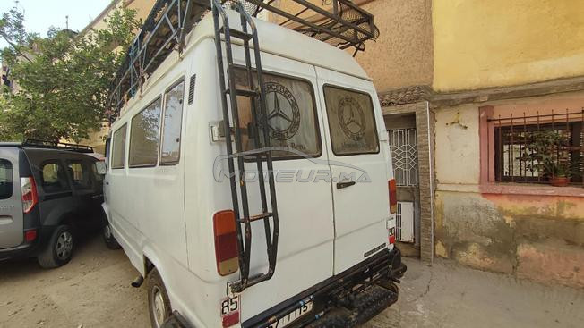 Mercedes 207 à vendre en bon état 