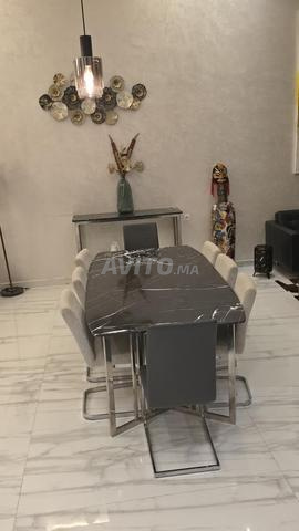Table à manger, console en marbre et chaises - 2
