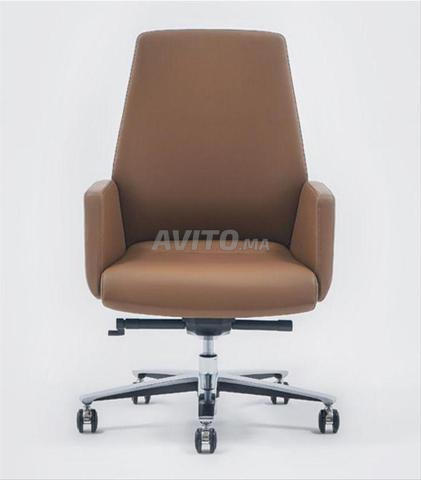 Chaise de bureau avec deux accoudoirs réglables - 2