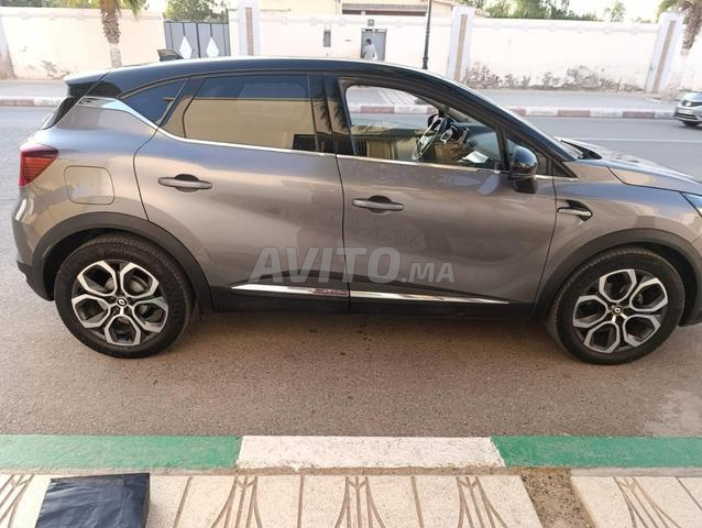 Renault Captur modèle 2023 excellent état - 2