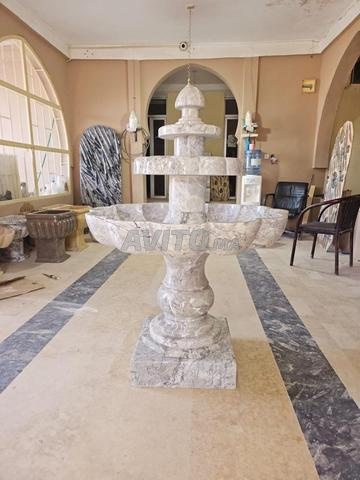 Fontaine avec petite pompe en marbre Zayane
