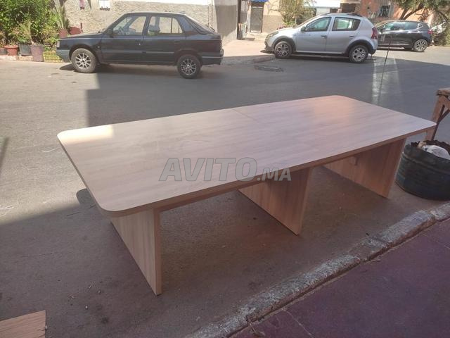 TABLE DE RÉUNION - 2