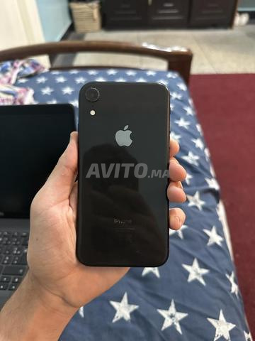 IPHONE XR 64 go batterie 80% avec pochette - 2