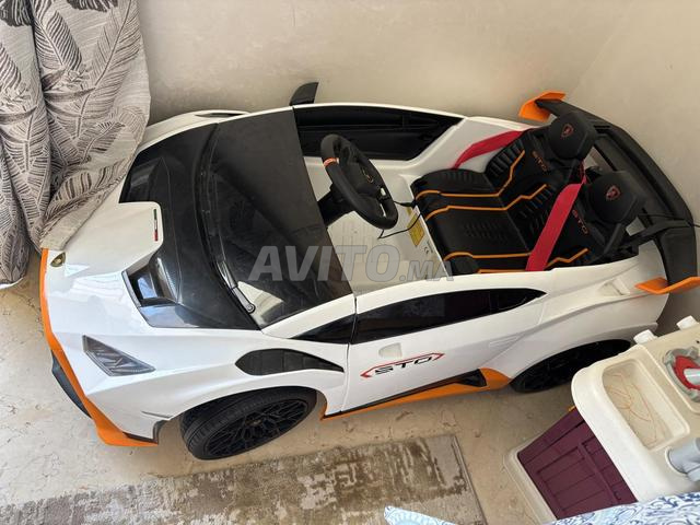 Voiture jouet