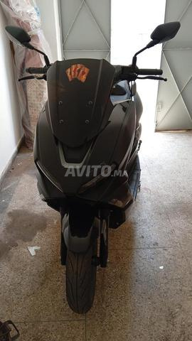 🛵 À Vendre : Scooter VMAX 200 Quasi Neuf