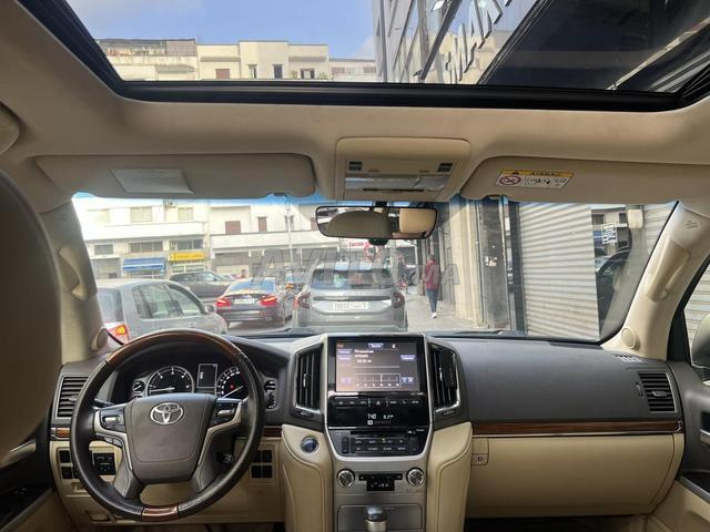 Toyota Land Cruiser VX V8