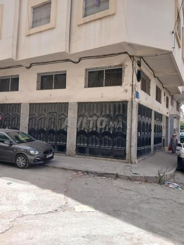 Un magasin de deux façades à louer