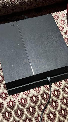Playstation 4 avec une manette - 2