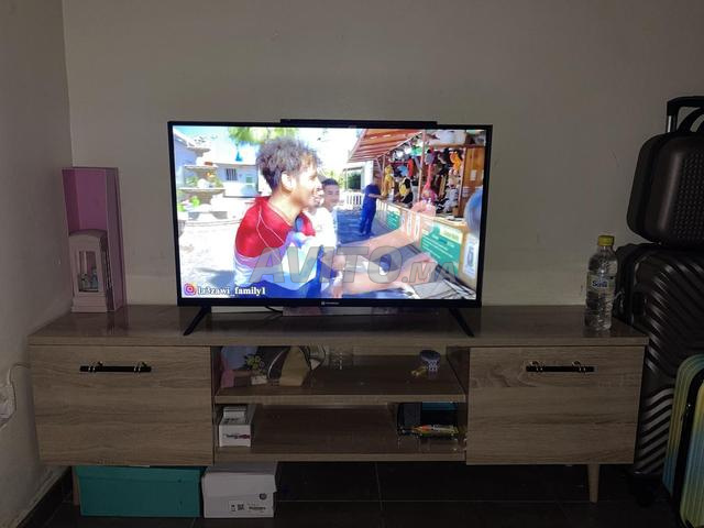 Télévision smart avec meuble TV - 2