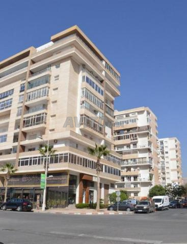 شقة ببركة سباحة، ممنوع للعزاب