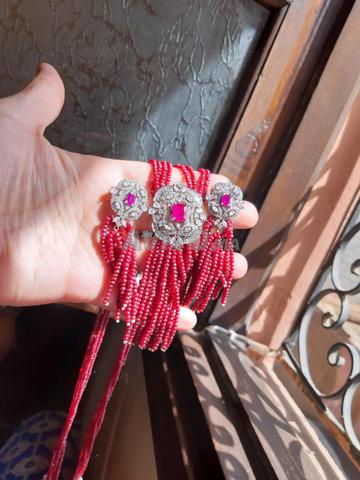 Bracelet en pierre de rubis avec des anneaux en Thaïlande - 2