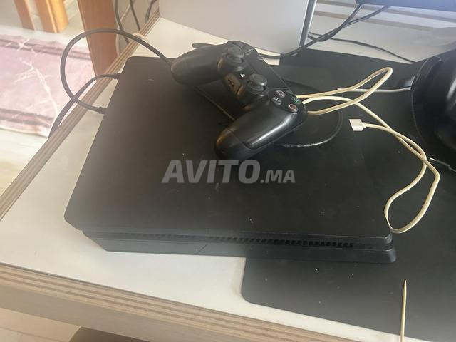 PS4 très bon état avec une manette originale - 2