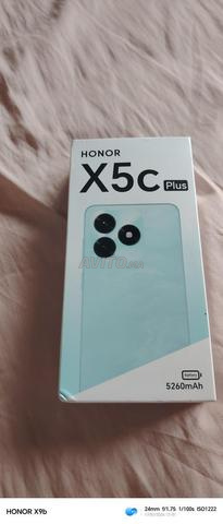 téléphone honor X5c plus 64 g et 4g Ram état neuf.