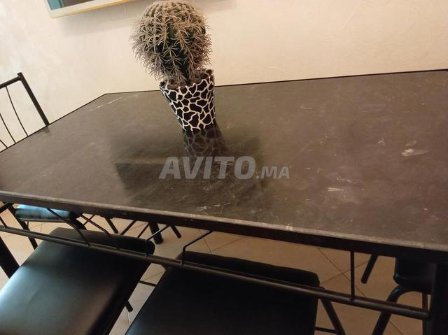 Table en marbre de première qualité 1500 dh - 2