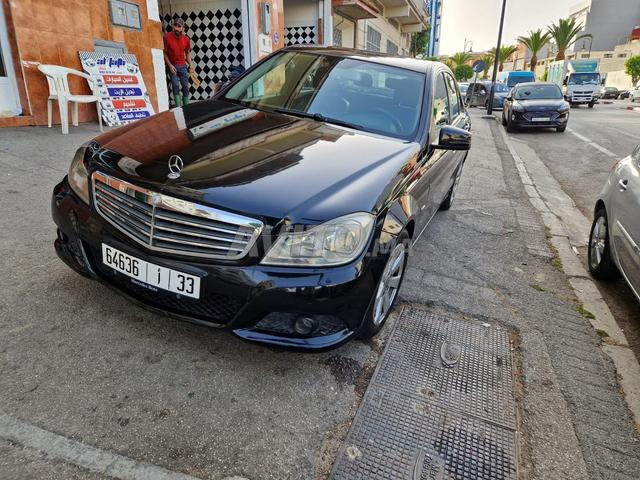 Mercedes-Benz 220