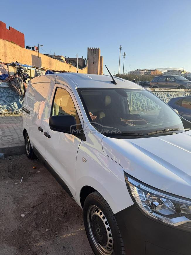 bonjour, je mets en vente ma voiture renault .