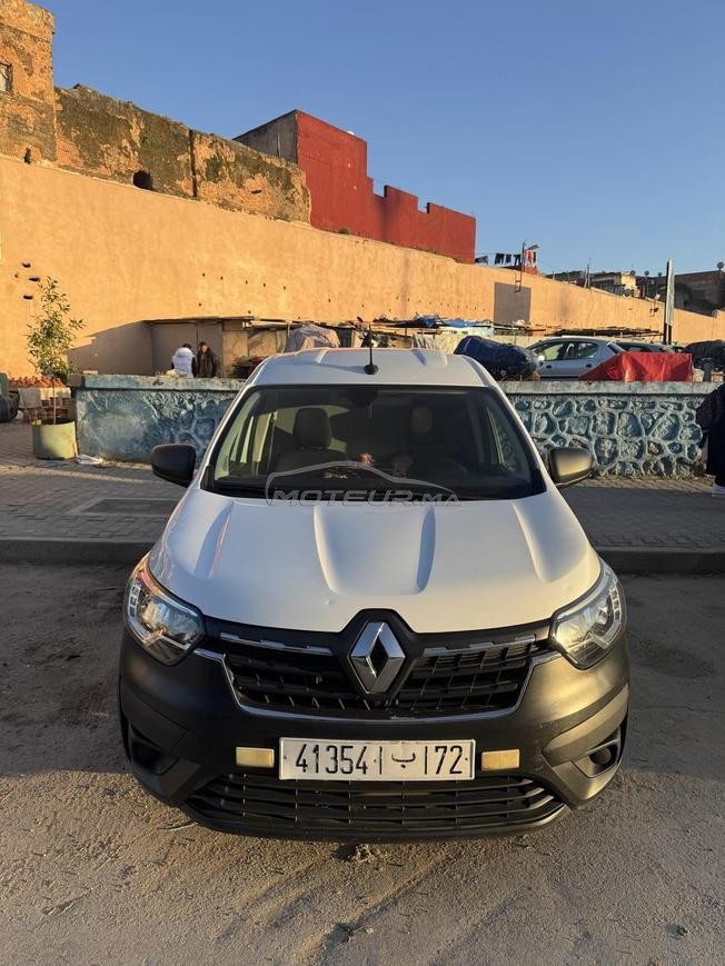 bonjour, je mets en vente ma voiture renault .