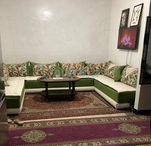 Salon marocain en bon état avec 4 banquettes et coussins - 2