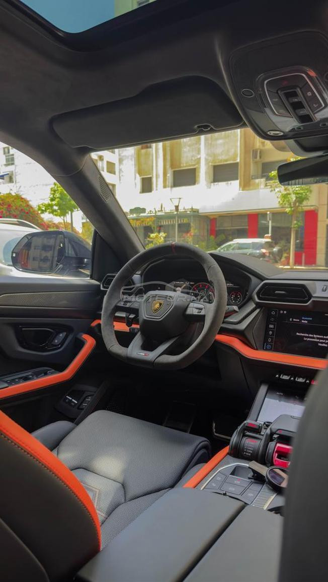 LAMBORGHINI URUS SE 