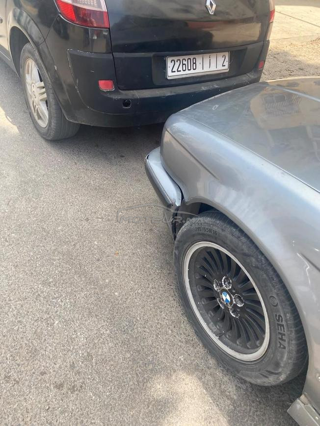 BMW 525 tds accidenté