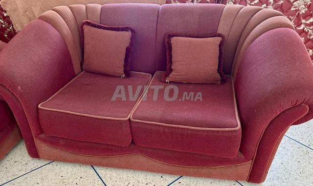 Salon moderne bordeaux – Très confortable - 2