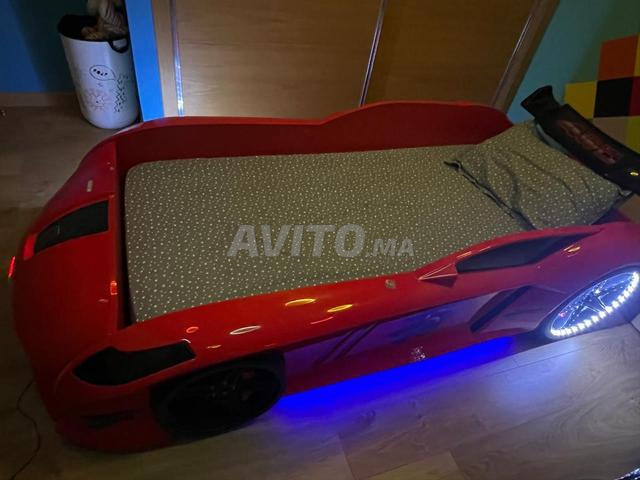 Lit de voiture LED 240×120 avec matelas