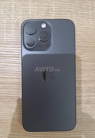 iPhone 15 Pro Max presque neuf - 2