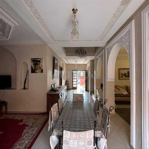 152695-فيلا للإيجار بـ 9000 درهم في حي الصناعة