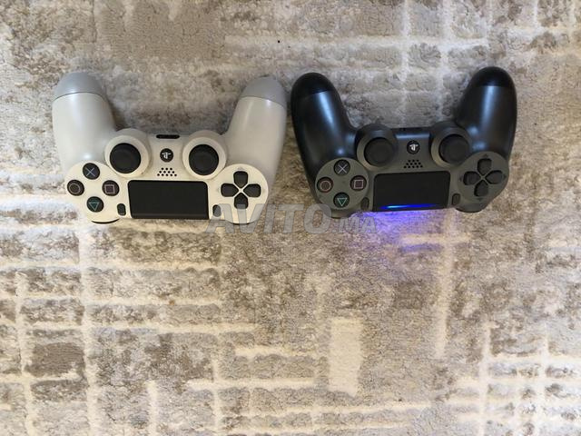 2 manettes originales PS4 à vendre - 2