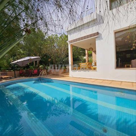 21570-Vente Villa à Casablanca Ain Diab de 837 m²