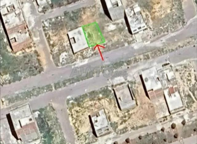 أرض صالحة للبناء طابقين مع سفلي تجاري على الشارع