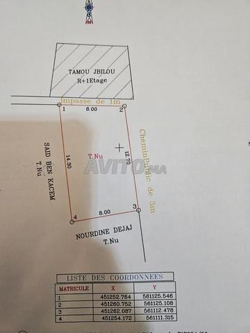 Terrain Ddeid3at 107 m², deux façades, situé dans le quartier entre les maisons