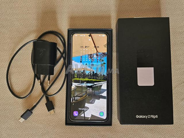 Samsung Z Flip 5 - 2