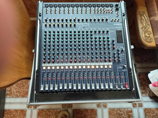 Pack Sono Professionnel Yamaha MG206C et Ampli