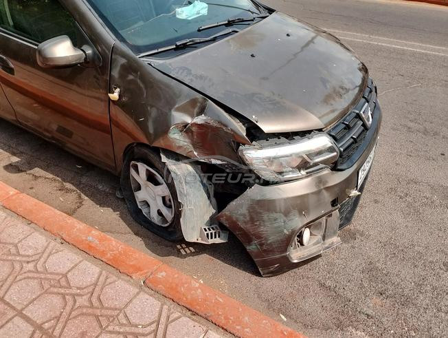 voiture accidenté coté langeron et panfond réparé