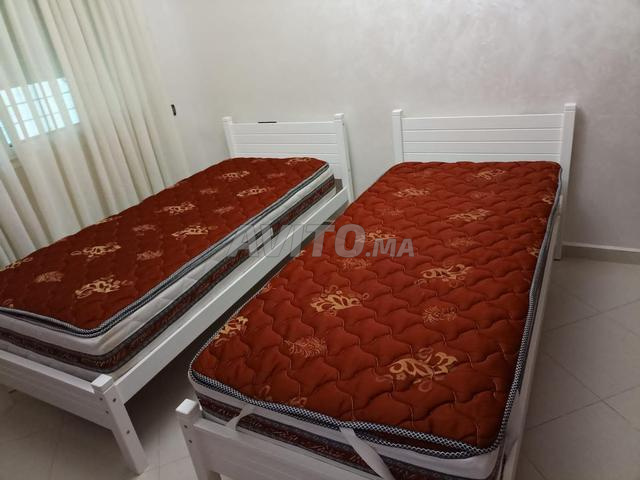 Lit avec matelas à vendre - 2