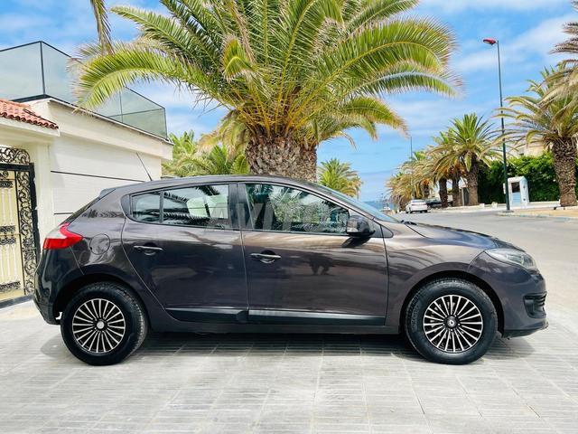 Renault Megane Diesel Manuelle 2014 à Rabat - 2