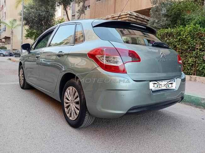Une voiture en bon état.
