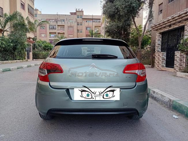 Une voiture en bon état.