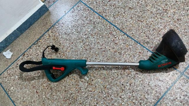حشاشة عشب بريطانية الصنع من شركة بوش - 2