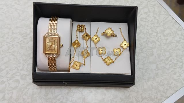 ساعة أنيقة وكولي فان كليف بجودة عالية فقط بـ 100 درهم
