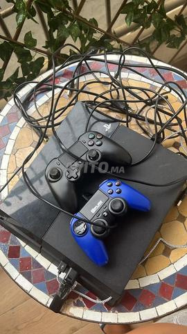 PS4 propre avec ses câbles ⭐