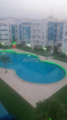شقة مطلة على الجبال والمسبح
