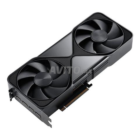 بطاقة رسومات NVIDIA RTX PRO 6000 إصدار محطة العمل بسعة 96 جيجابايت