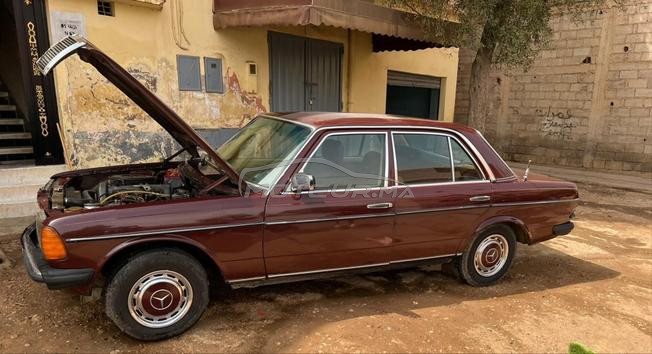     Mercedes 240 à vendre