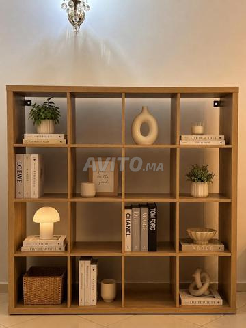 Bibliothèque moderne en bois