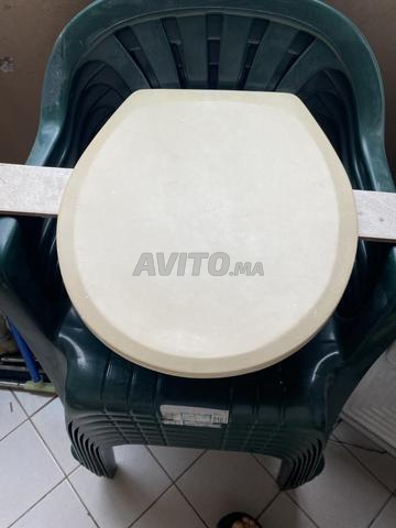 Abattant de toilette en bon état général - 2